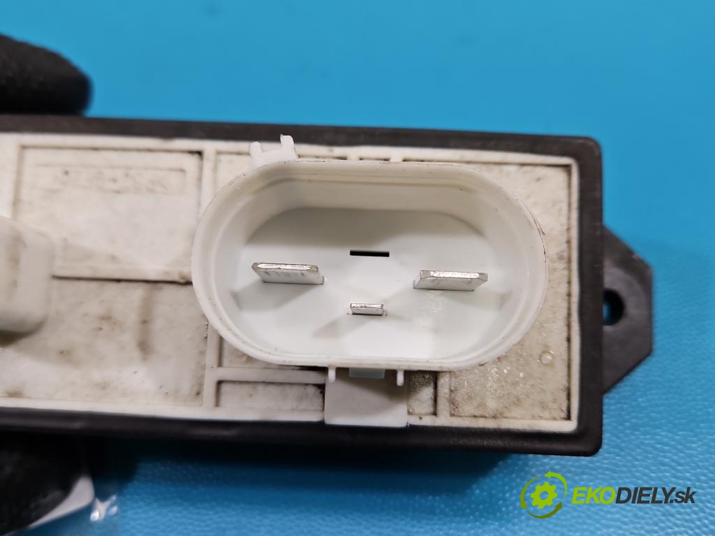 MG MG3  24- 1.5 16V 116 HP manual 85 kW 1495 cm3 5- Relé: ventilátoru 30090043