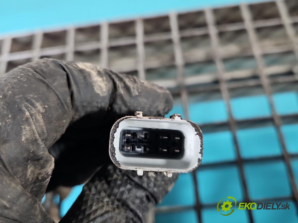 Opel Insignia A 2008-2017 2.0 cdti B20DTH 170 hp automatic 125 kW 1956 cm3 5- tlumič přední levý  (Klika dveří ostatní)