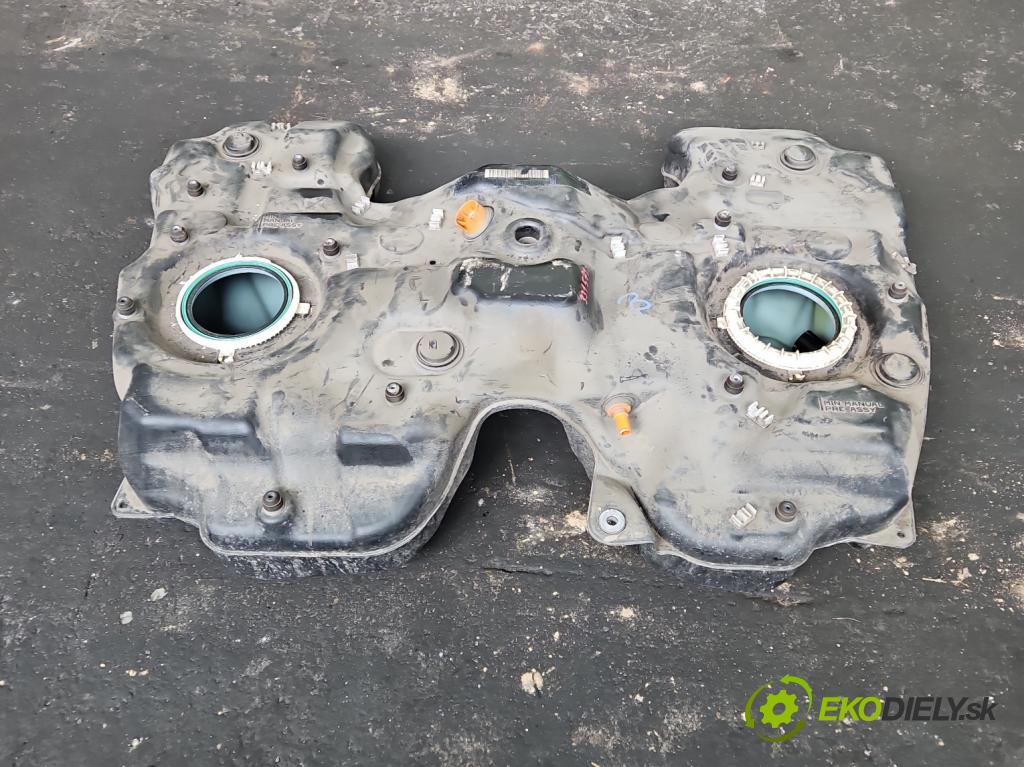 Mercedes GL II X166 2012-2015 4.7 V8 278928 340KM: automatic 250 kW 4663 cm3 5- Nádrž: palivo  (Palivová nádrž)