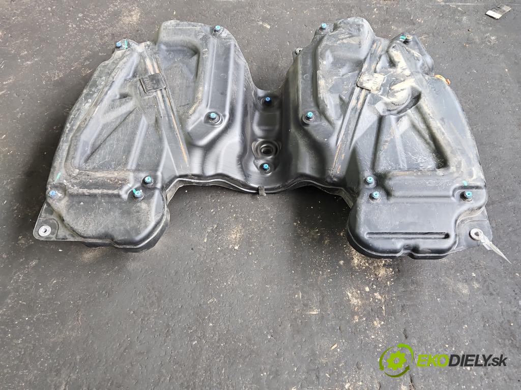 Mercedes GL II X166 2012-2015 4.7 V8 278928 340KM: automatic 250 kW 4663 cm3 5- Nádrž: palivo  (Palivová nádrž)