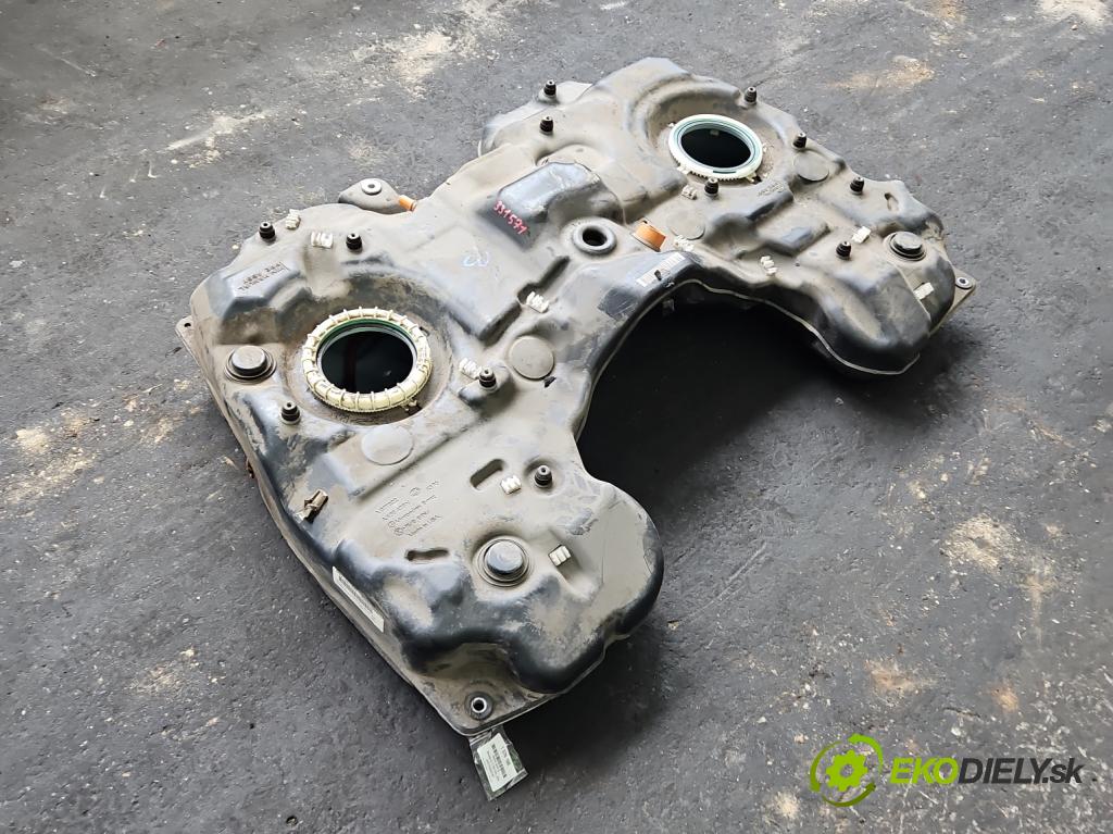 Mercedes GL II X166 2012-2015 4.7 V8 278928 340KM: automatic 250 kW 4663 cm3 5- Nádrž: palivo  (Palivová nádrž)