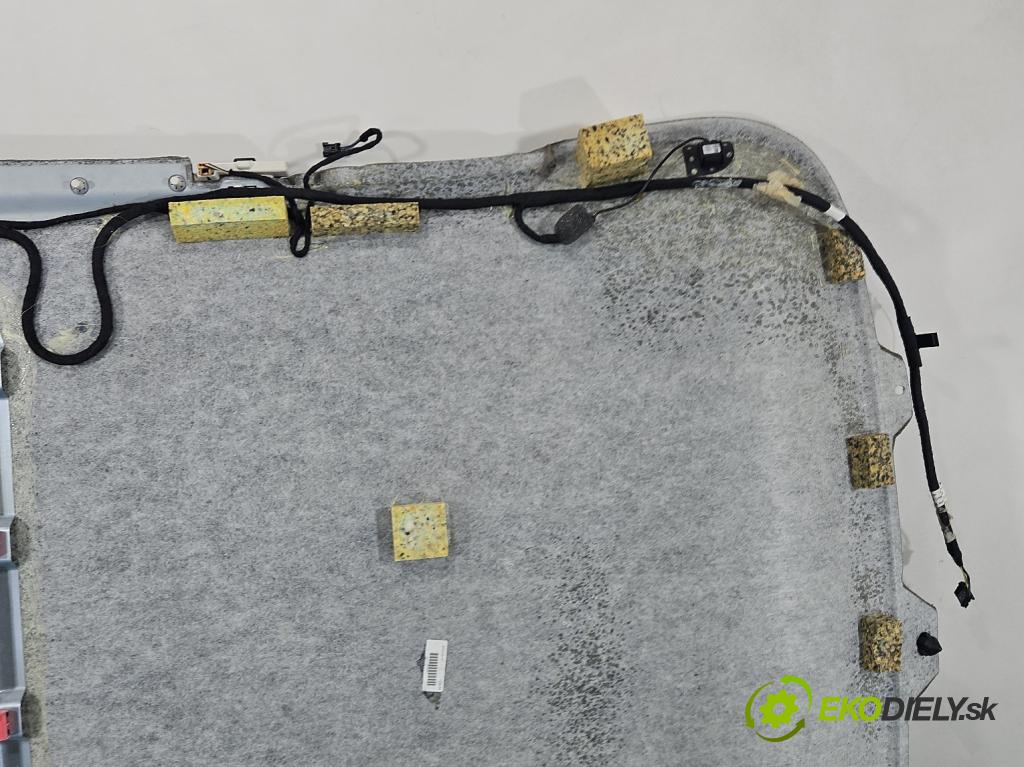 Audi A8 D4 2009-2017 sedan / střešní okno / verze krátký: