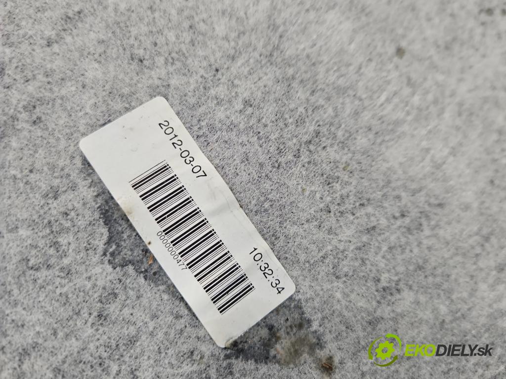 Audi A8 D4 2009-2017 sedan / střešní okno / verze krátký: