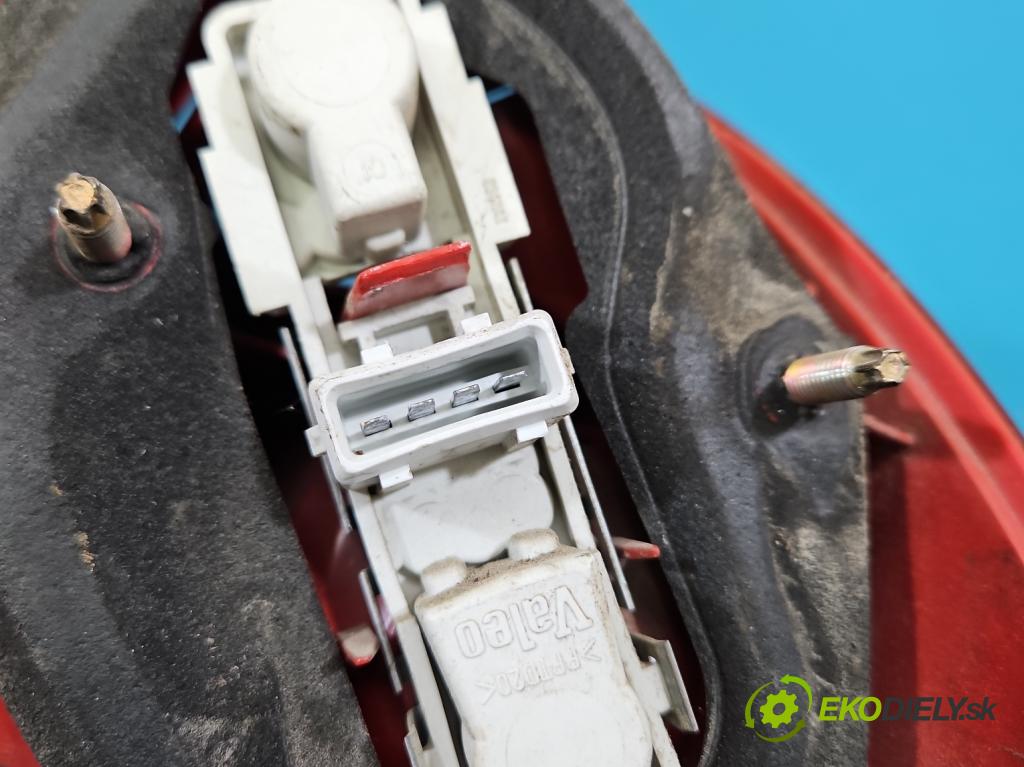 Toyota Avensis I T22 1997-2003 1.6 vvti 110 hp manual 81 kW 1598 cm3 5- světlo zadní levé  (Klika dveří ostatní)