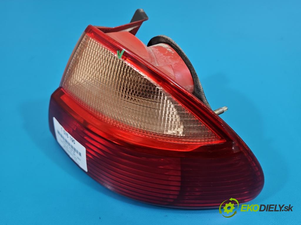 Toyota Avensis I T22 1997-2003 1.6 vvti 110 HP manual 81 kW 1598 cm3 5- svetlo / reflektor zadné pravé  (Kľučka dverí ostatné)