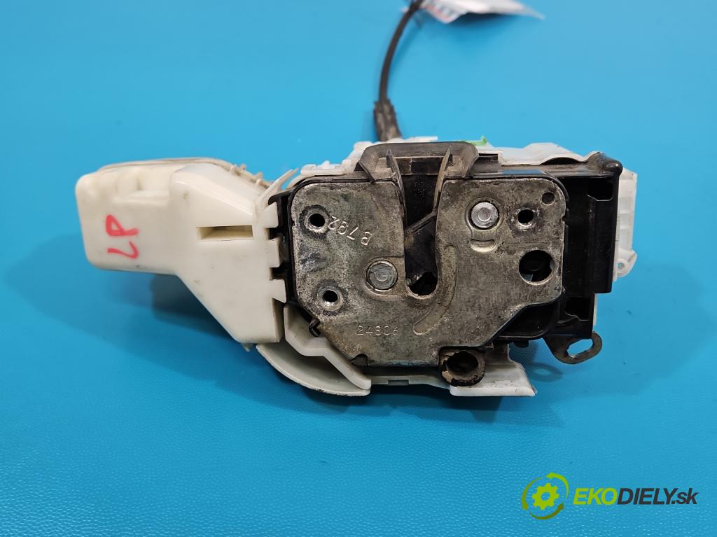 Alfa romeo 159 1.9 jtd 150 HP manual 110 kW 1910 cm3 4- zámok predné ľavý