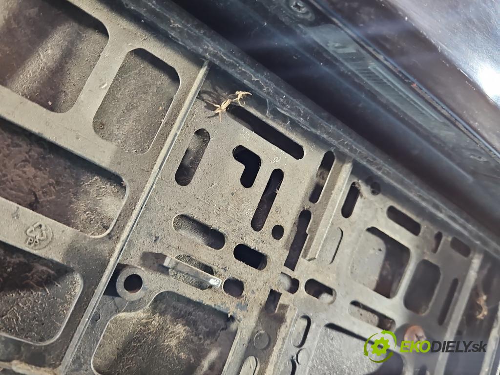 Volvo V40 I 1995-2004 1.8 16V 122 HP manual 90 kW 1783 cm3 5- zadna kufor  (Kapota zadná (kufor))