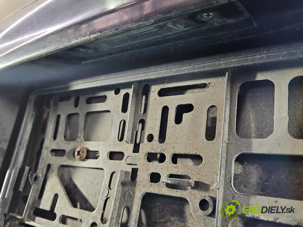 Volvo V40 I 1995-2004 1.8 16V 122 HP manual 90 kW 1783 cm3 5- zadna kufor  (Kapota zadná (kufor))