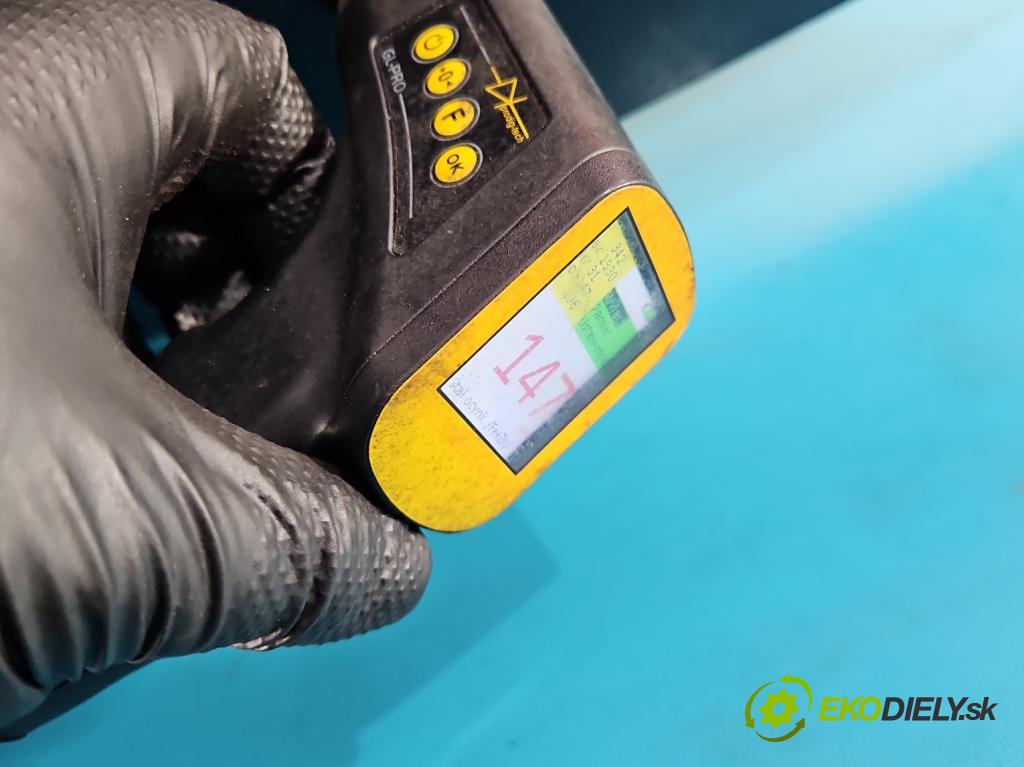 Volvo V40 I 1995-2004 1.8 16V 122 HP manual 90 kW 1783 cm3 5- zadna kufor  (Kapota zadná (kufor))