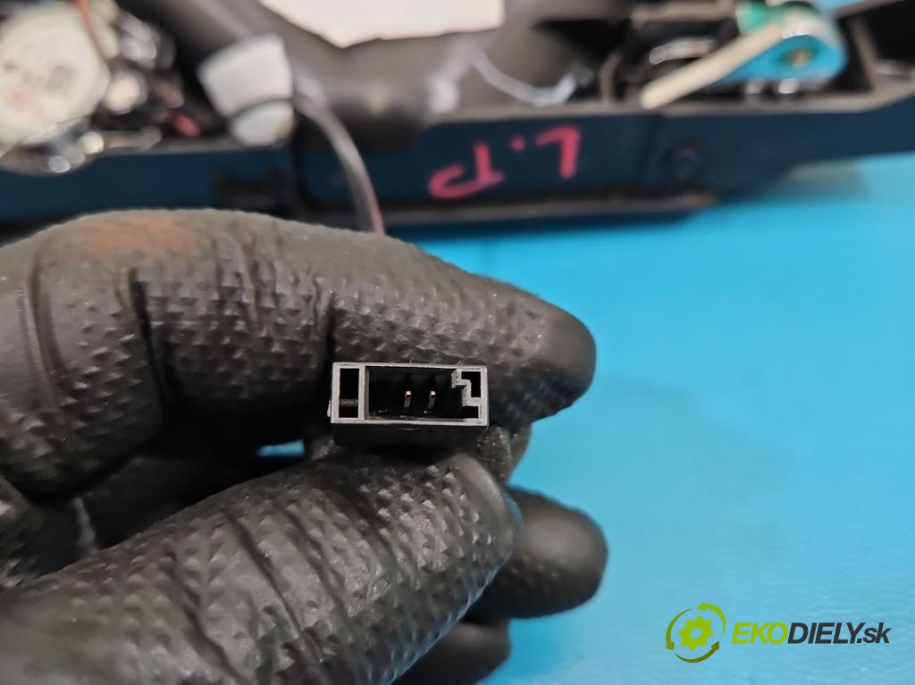 Skoda Fabia III 2014- 2021 1.0 TSI 95 HP manual 70 kW 999 cm3 5- rukoväť uvnitř: predné ľavé