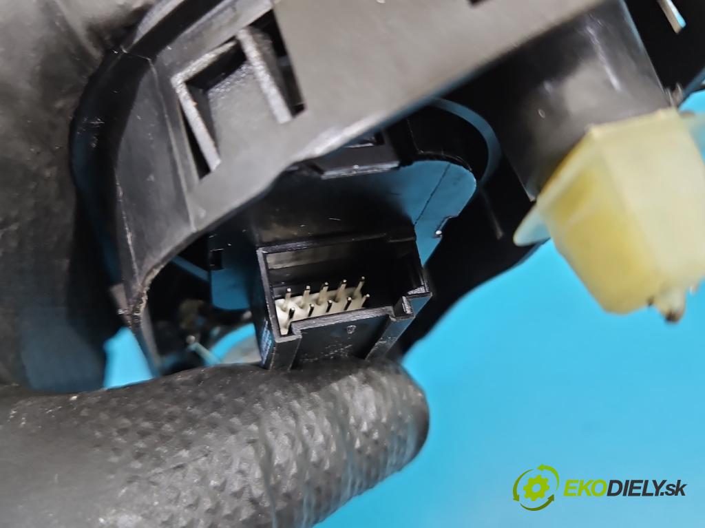 Skoda Fabia III 2014- 2021 1.0 TSI 95 HP manual 70 kW 999 cm3 5- rukoväť uvnitř: predné ľavé