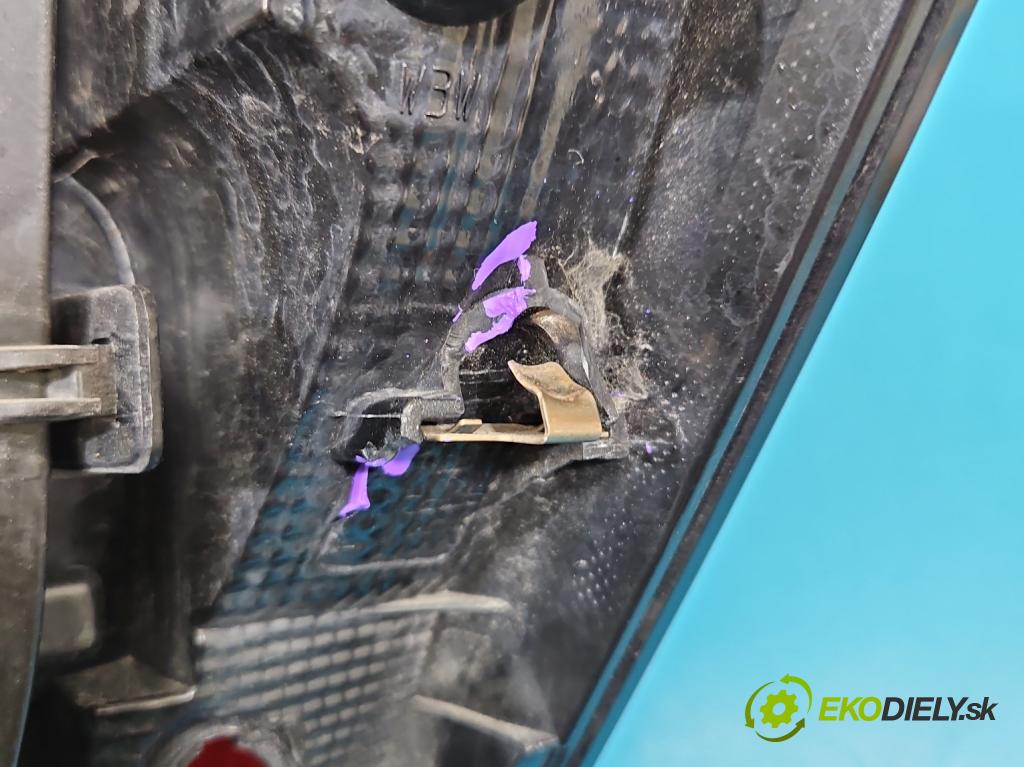 Skoda Fabia III 2014- 2021 1.0 TSI 95 HP manual 70 kW 999 cm3 5- svetlo / reflektor zadné ľavé 6V9945095 (Kľučka dverí ostatné)