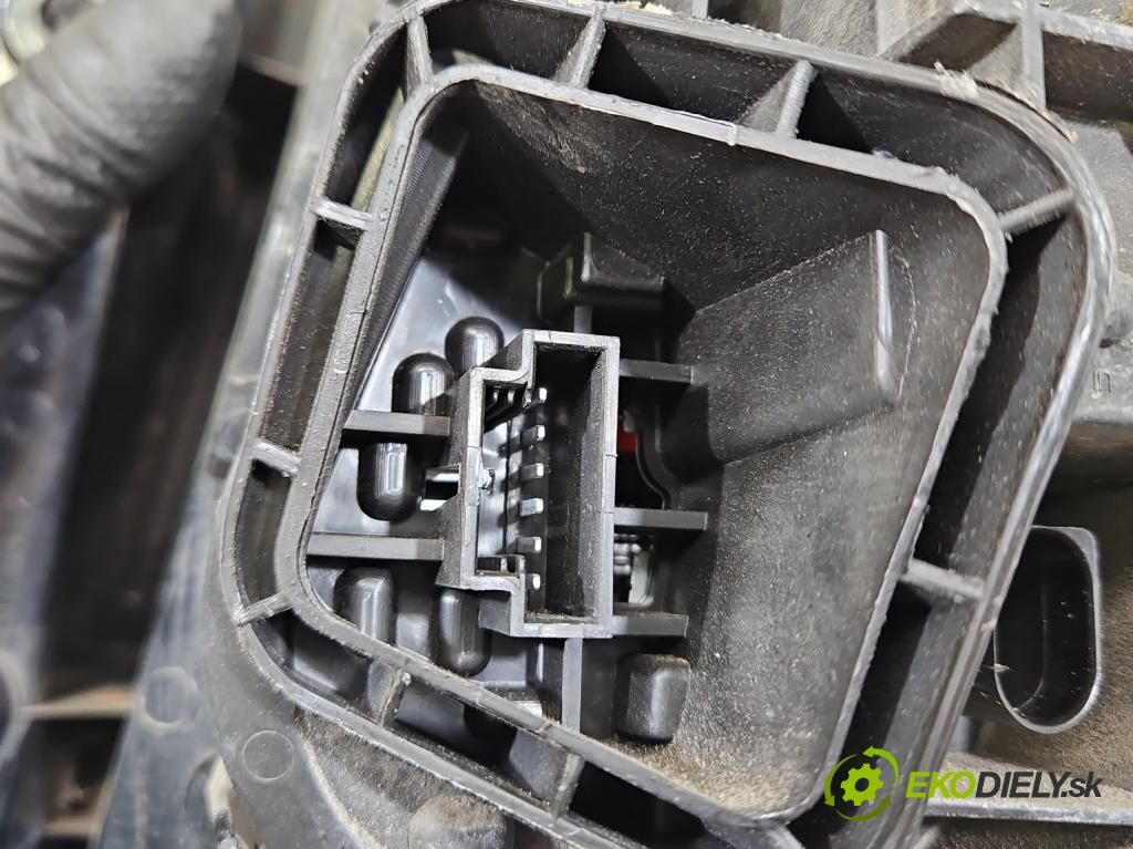 Skoda Fabia III 2014- 2021 1.0 TSI 95 HP manual 70 kW 999 cm3 5- svetlo / reflektor zadné ľavé 6V9945095 (Kľučka dverí ostatné)