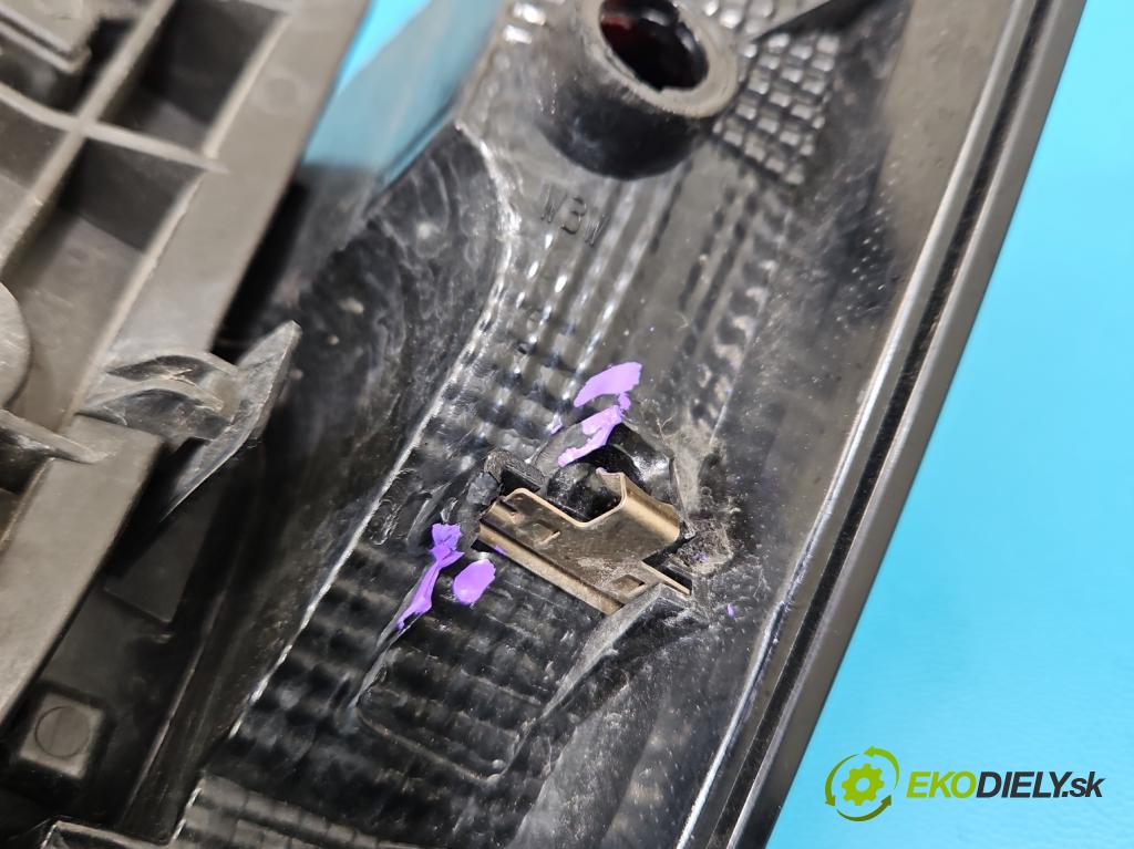 Skoda Fabia III 2014- 2021 1.0 TSI 95 HP manual 70 kW 999 cm3 5- svetlo / reflektor zadné ľavé 6V9945095 (Kľučka dverí ostatné)