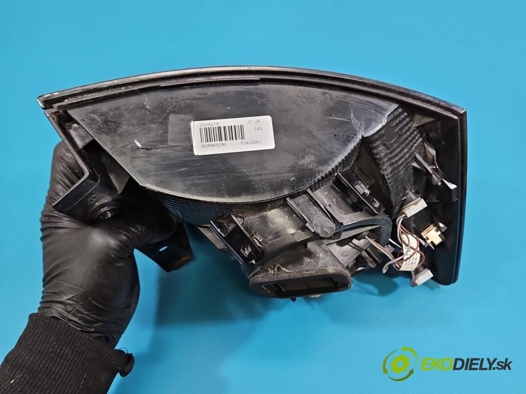 Skoda Fabia III 2014- 2021 1.0 TSI 95 HP manual 70 kW 999 cm3 5- svetlo / reflektor zadné pravé  (Kľučka dverí ostatné)