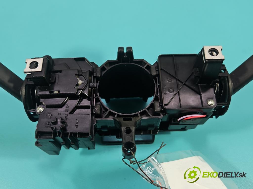 Skoda Fabia III 2014- 2021 1.0 TSI 95 HP manual 70 kW 999 cm3 5- prepínač komplex: 2Q0953521AE (Prepínacie páčky pod volantom)
