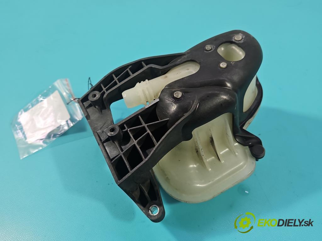 Mercedes GL II X166 2012-2015 4.7 V8 278928 340KM: automatic 250 kW 4663 cm3 5- Nádrž: kompenzačné: A2782000385