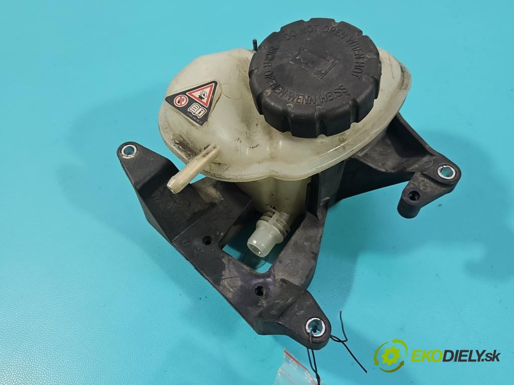 Mercedes GL II X166 2012-2015 4.7 V8 278928 340KM: automatic 250 kW 4663 cm3 5- Nádrž: kompenzačné: A2782000385