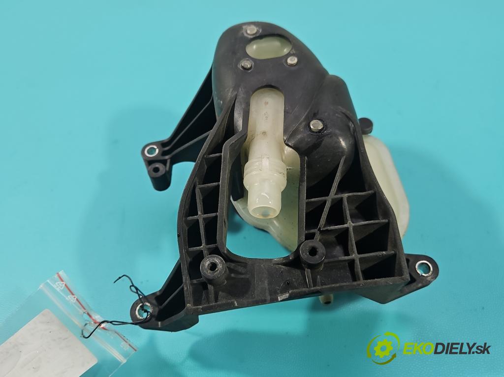 Mercedes GL II X166 2012-2015 4.7 V8 278928 340KM: automatic 250 kW 4663 cm3 5- Nádrž: kompenzačné: A2782000385