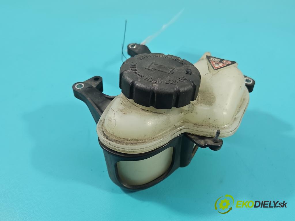 Mercedes GL II X166 2012-2015 4.7 V8 278928 340KM: automatic 250 kW 4663 cm3 5- Nádrž: kompenzačné: A2782000385