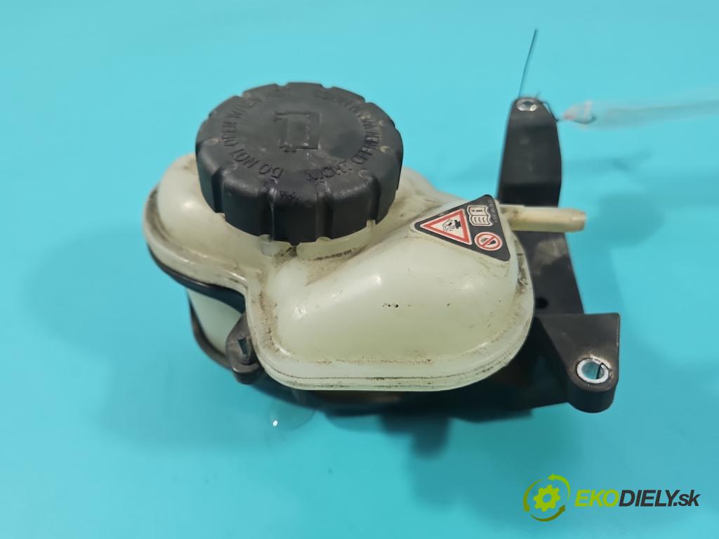 Mercedes GL II X166 2012-2015 4.7 V8 278928 340KM: automatic 250 kW 4663 cm3 5- Nádrž: kompenzačné: A2782000385