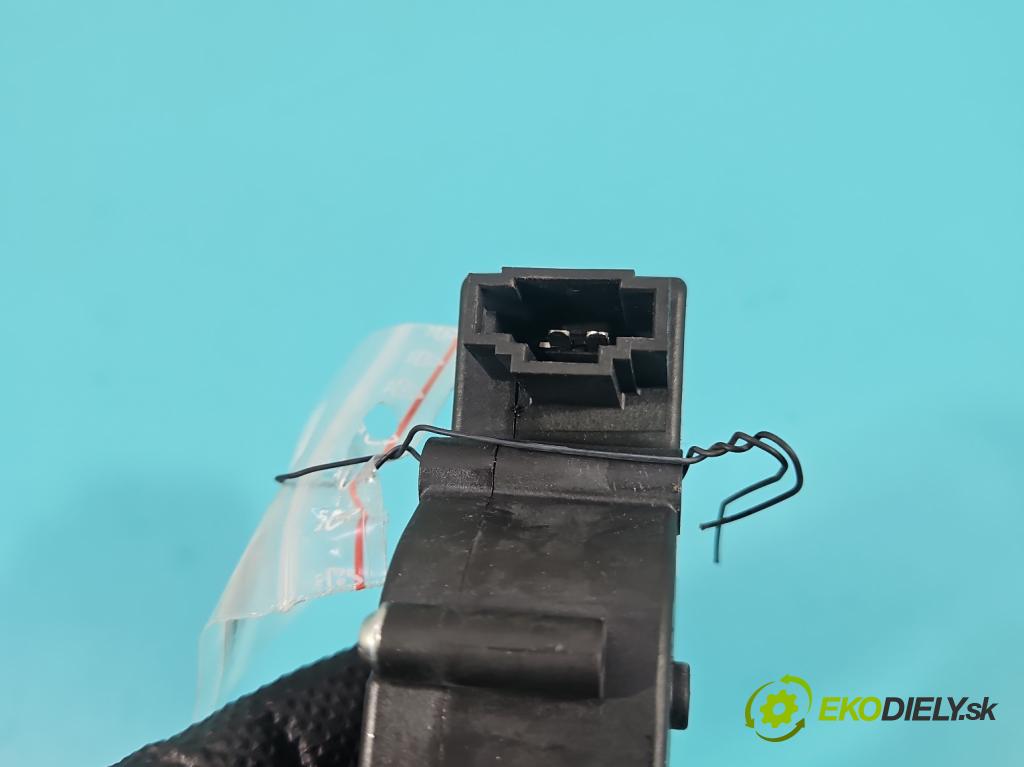 Mercedes GL II X166 2012-2015 4.7 V8 278928 340KM automatic 250 kW 4663 cm3 5- zámek kufrových dveří zadní A2047500060