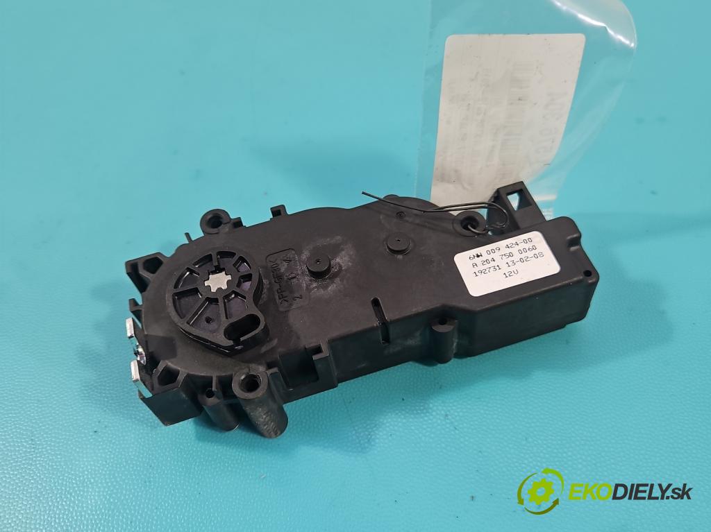 Mercedes GL II X166 2012-2015 4.7 V8 278928 340KM automatic 250 kW 4663 cm3 5- zámek kufrových dveří zadní A2047500060