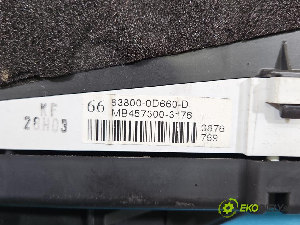 Toyota Yaris II 2005-2011 1.0 vvti 69KM manual 51 kW 998 cm3 5- prístrojovka/ budíky 83800-0D660-D (Prístrojová doska)