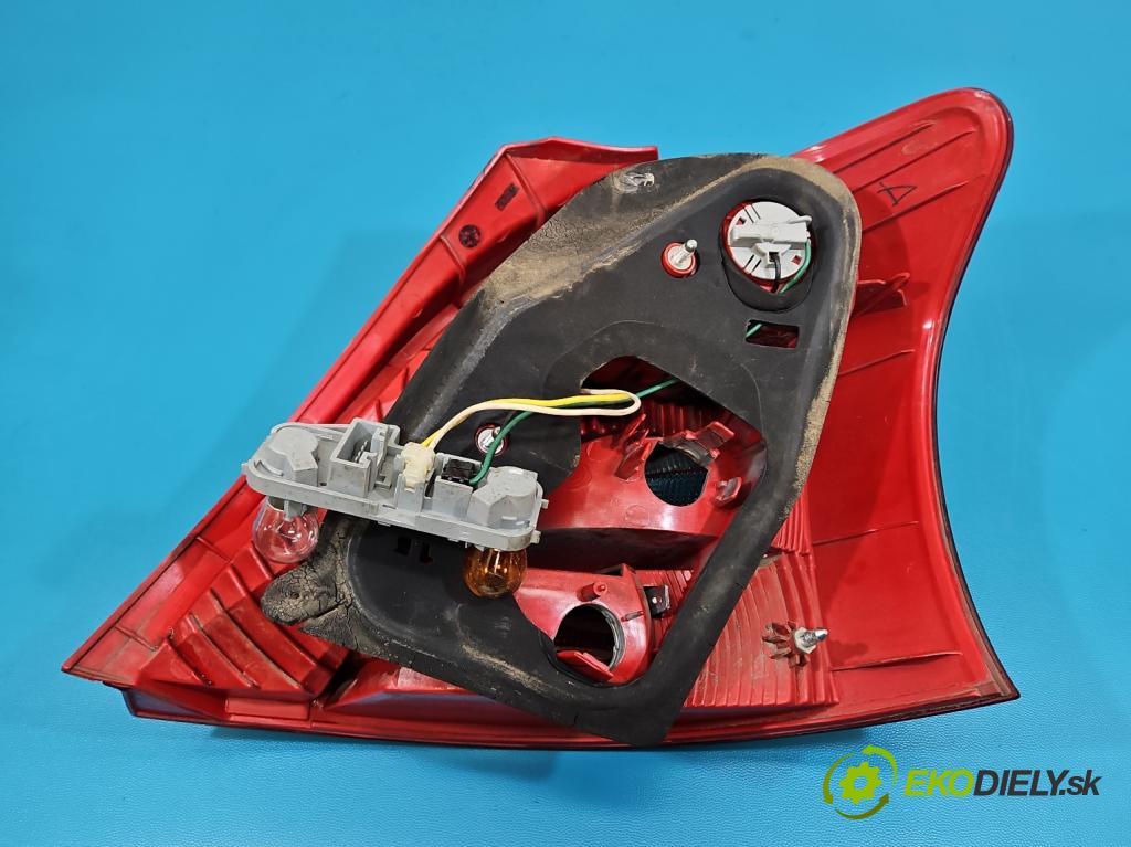 Toyota Yaris II 2005-2011 1.0 vvti 69KM manual 51 kW 998 cm3 5- svetlo / reflektor zadné ľavé  (Kľučka dverí ostatné)