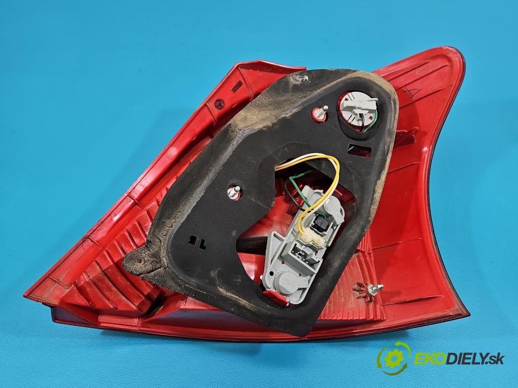 Toyota Yaris II 2005-2011 1.0 vvti 69KM manual 51 kW 998 cm3 5- svetlo / reflektor zadné ľavé  (Kľučka dverí ostatné)