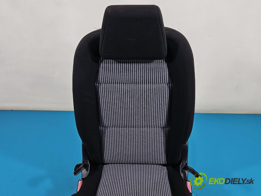 Peugeot 307 1.6 hdi 90 HP manual 66 kW 1560 cm3 5- Sedačka zadné ľavý II