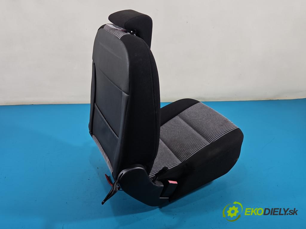 Peugeot 307 1.6 hdi 90 HP manual 66 kW 1560 cm3 5- Sedačka zadné pravý II