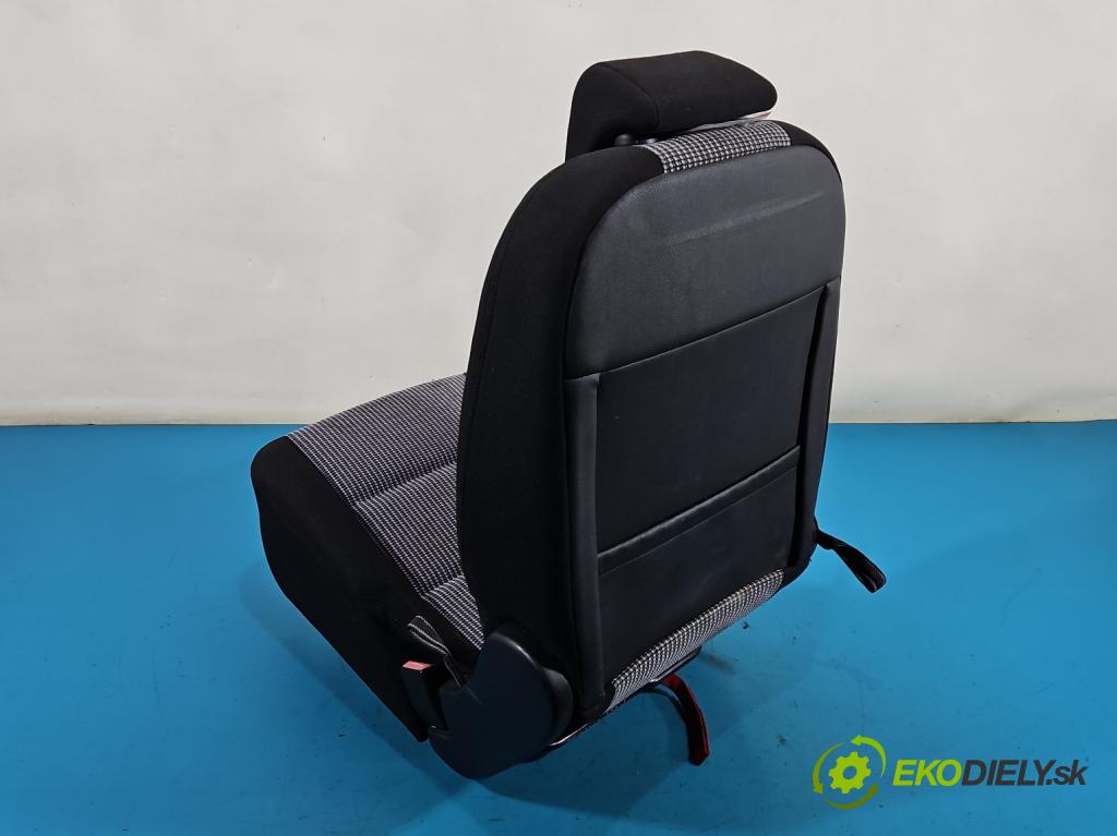 Peugeot 307 1.6 hdi 90 HP manual 66 kW 1560 cm3 5- Sedačka zadné pravý II