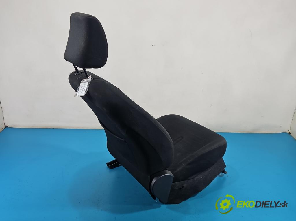 Toyota Yaris II 2005-2011 1.0 vvti 69KM manual 51 kW 998 cm3 5- Sedadlo levý  (Sedadlo)