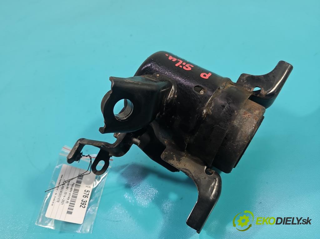 Lexus NX I 2014-2021 2.5 16V 155 HP automatic 114 kW 2494 cm3 5- airbag motora  (Držiak motora)