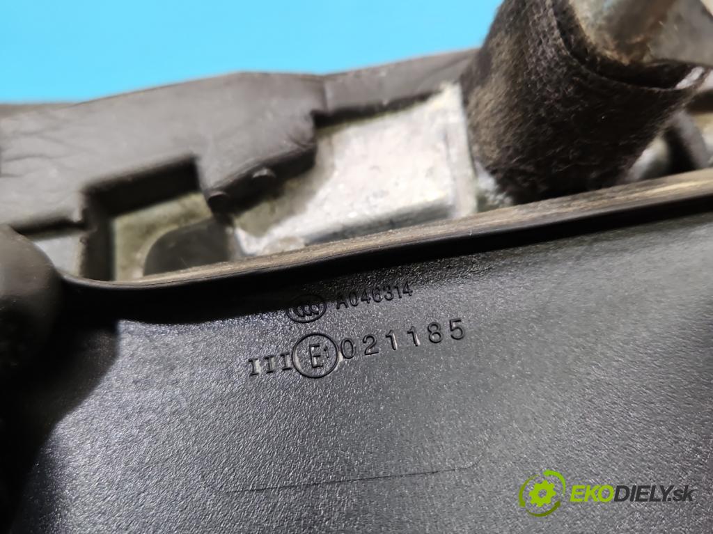 Bmw i3 2013–2022 0.0 elektrický: 170 HP automatic 125 kW 1 cm3 5- zrkadlo ľavé  (Kľučka dverí ostatné)