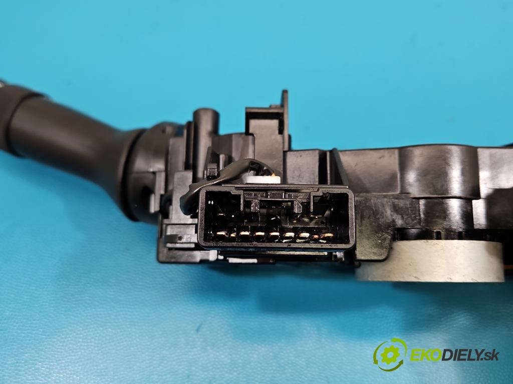 Toyota Yaris II 2005-2011 1.0 vvti 69KM manual 51 kW 998 cm3 5- prepínač komplex: 17F143 (Prepínacie páčky pod volantom)