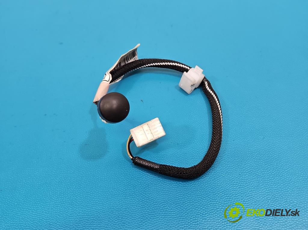 Toyota Corolla E21 2019- 1.5 12V 125 hp automatic 92 kW 1490 cm3 4- snímač stmívání 8214202