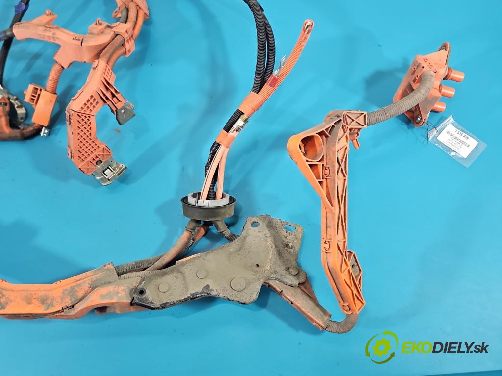 Lexus NX I 2014-2021 2.5 16V 155 HP automatic 114 kW 2494 cm3 5- Zväzok: ostatné 82165-78020D