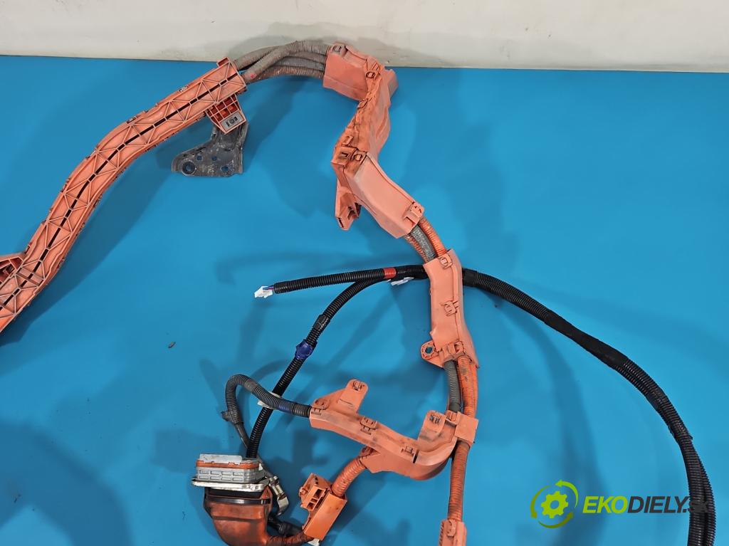 Lexus NX I 2014-2021 2.5 16V 155 HP automatic 114 kW 2494 cm3 5- Zväzok: ostatné 82165-78020D