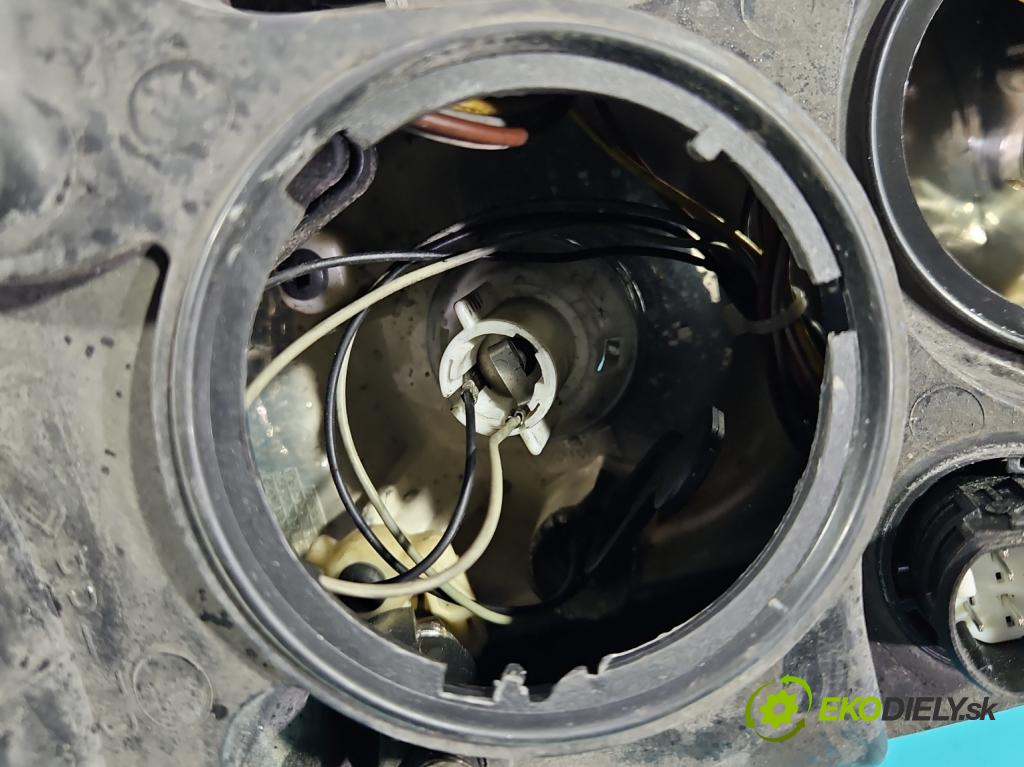 Alfa romeo 159 1.9 jtd 150 HP manual 110 kW 1910 cm3 4- Reflektor: pravý 60683987 (Svetlo predné pravé)