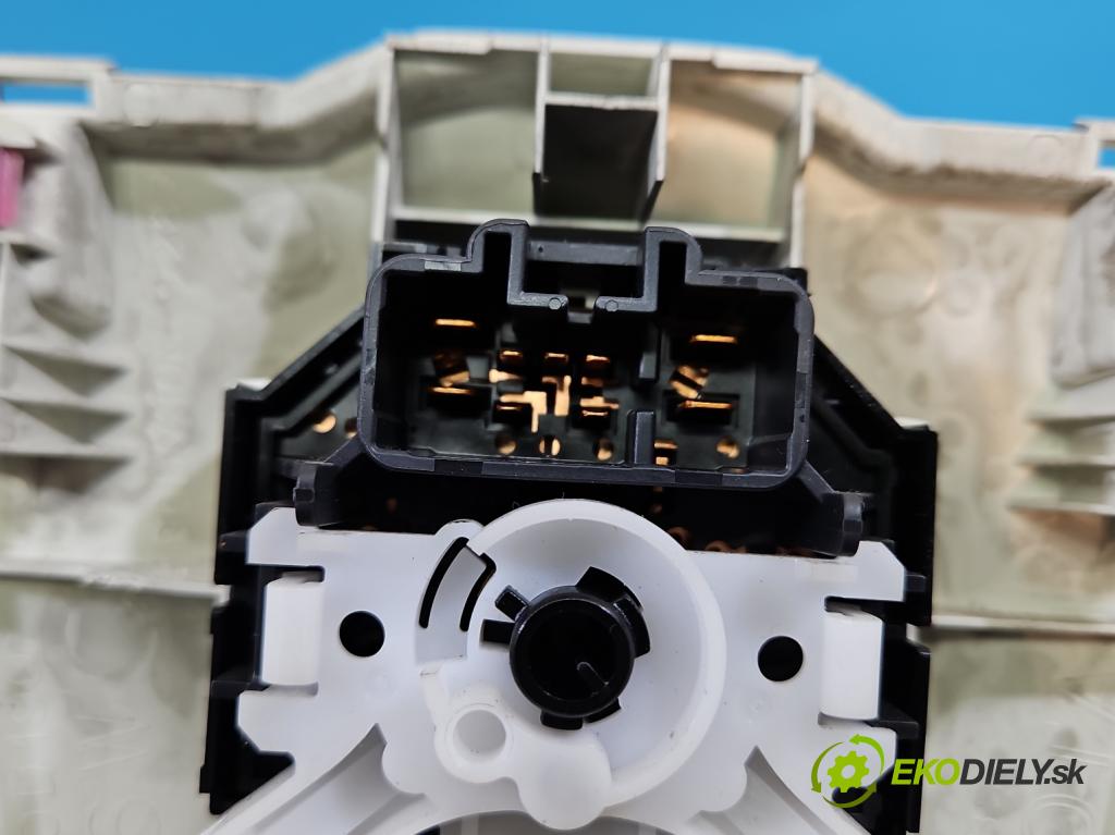 Toyota Yaris II 2005-2011 1.0 vvti 69KM manual 51 kW 998 cm3 5- panel kúrenia 55406-0D190