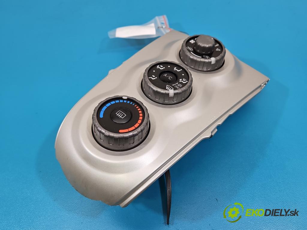 Toyota Yaris II 2005-2011 1.0 vvti 69KM manual 51 kW 998 cm3 5- panel kúrenia 55406-0D190