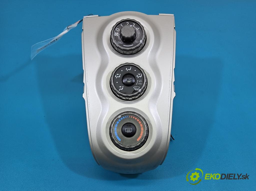 Toyota Yaris II 2005-2011 1.0 vvti 69KM manual 51 kW 998 cm3 5- panel kúrenia 55406-0D190