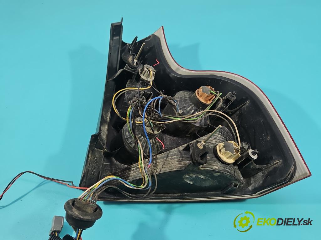 Volvo XC90 I 2002-2014 2.5 T 209KM automatic 154 kW 2521 cm3 5- svetlo / reflektor zadné ľavé 30634425 (Kľučka dverí ostatné)