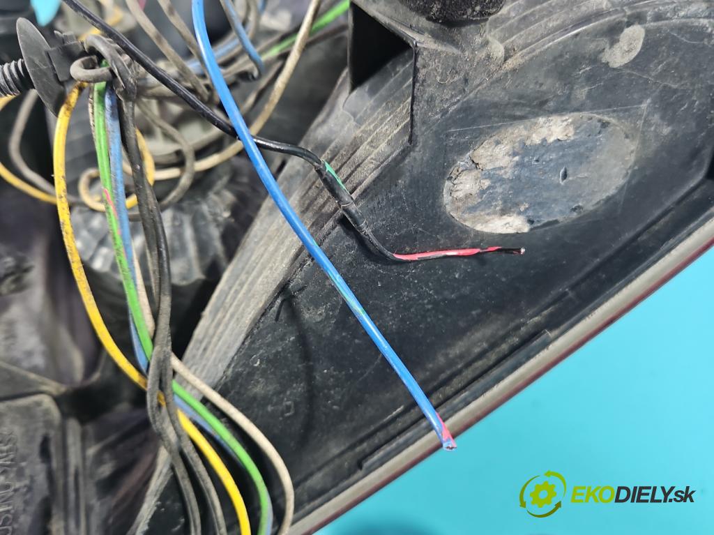 Volvo XC90 I 2002-2014 2.5 T 209KM automatic 154 kW 2521 cm3 5- svetlo / reflektor zadné ľavé 30634425 (Kľučka dverí ostatné)