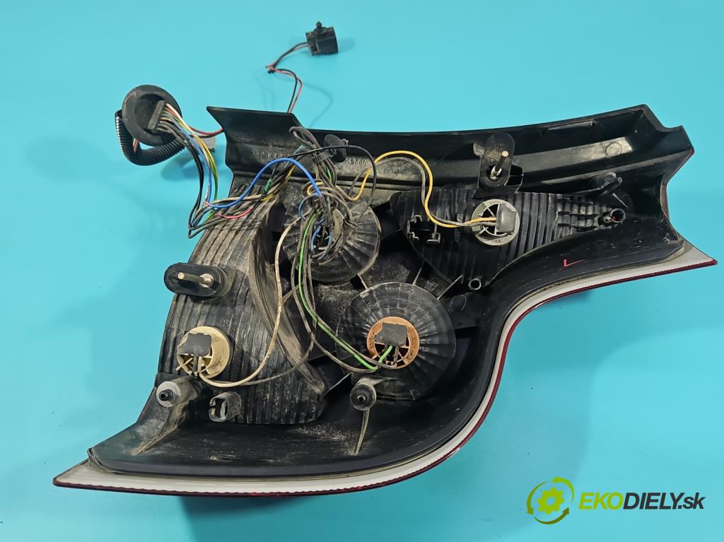 Volvo XC90 I 2002-2014 2.5 T 209KM automatic 154 kW 2521 cm3 5- svetlo / reflektor zadné ľavé 30634425 (Kľučka dverí ostatné)