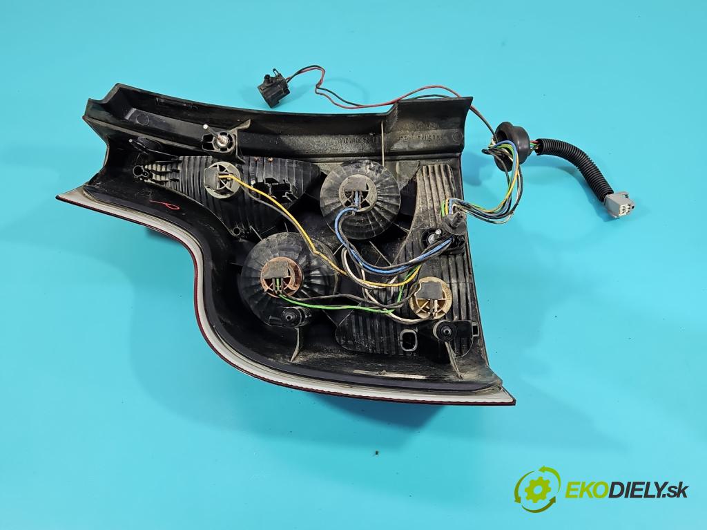 Volvo XC90 I 2002-2014 2.5 T 209KM automatic 154 kW 2521 cm3 5- svetlo / reflektor zadné pravé  (Kľučka dverí ostatné)