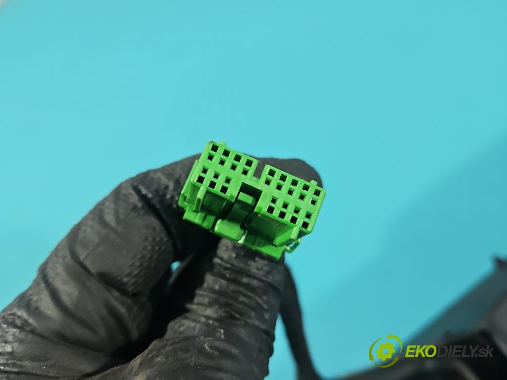 Volvo XC90 I 2002-2014 2.5 T 209KM automatic 154 kW 2521 cm3 5- zrkadlo ľavé 8643164 (Kľučka dverí ostatné)