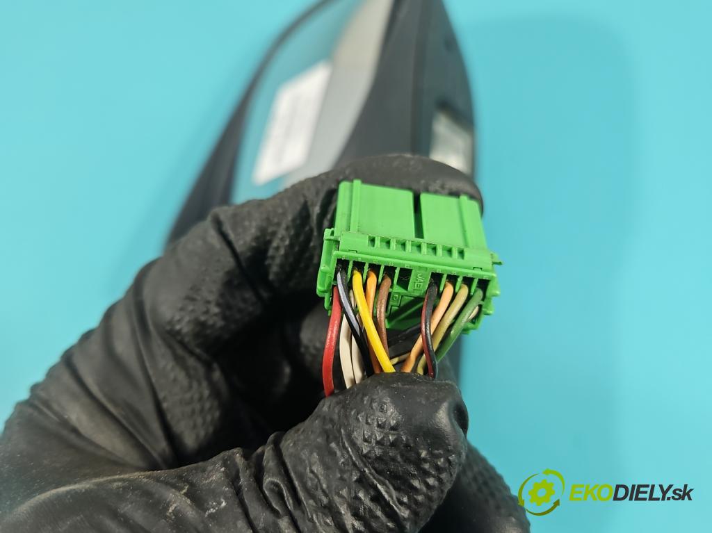 Volvo XC90 I 2002-2014 2.5 T 209KM automatic 154 kW 2521 cm3 5- zrkadlo pravé  (Kľučka dverí ostatné)